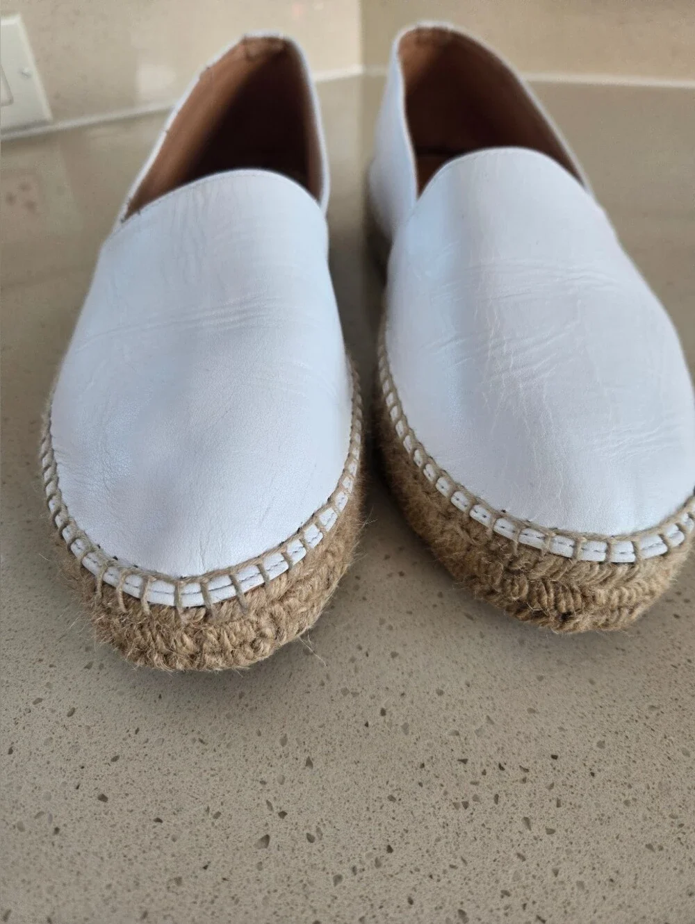 Jutelia comfortable white